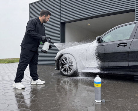 Detailing1 Hero: Snow Foam — Regen-Vorwäsche kontaktlos (Desktop)