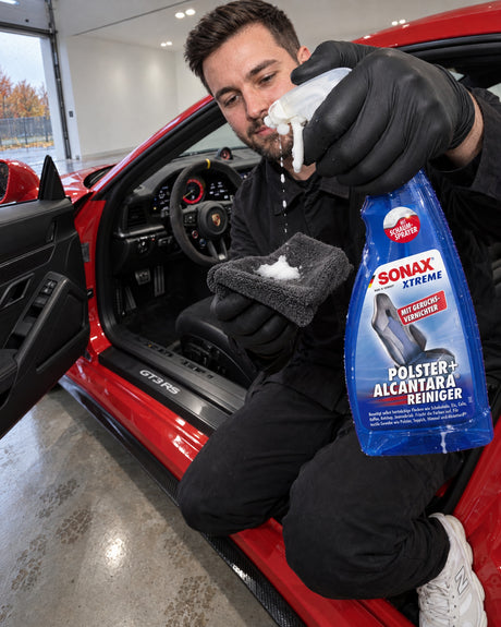 Detailing1 Hero: fabric cleaner — cleaning an Alcantara steering wheel with SONAX XTREME Polster+AlcantaraReiniger (Mobile)