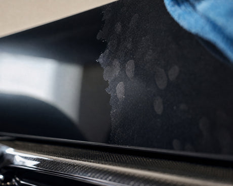 Arbeitskante am Display nach Detailing1 THE FINISHER "DisplayExpert": Spiegel neben Fingerprint-Schleier