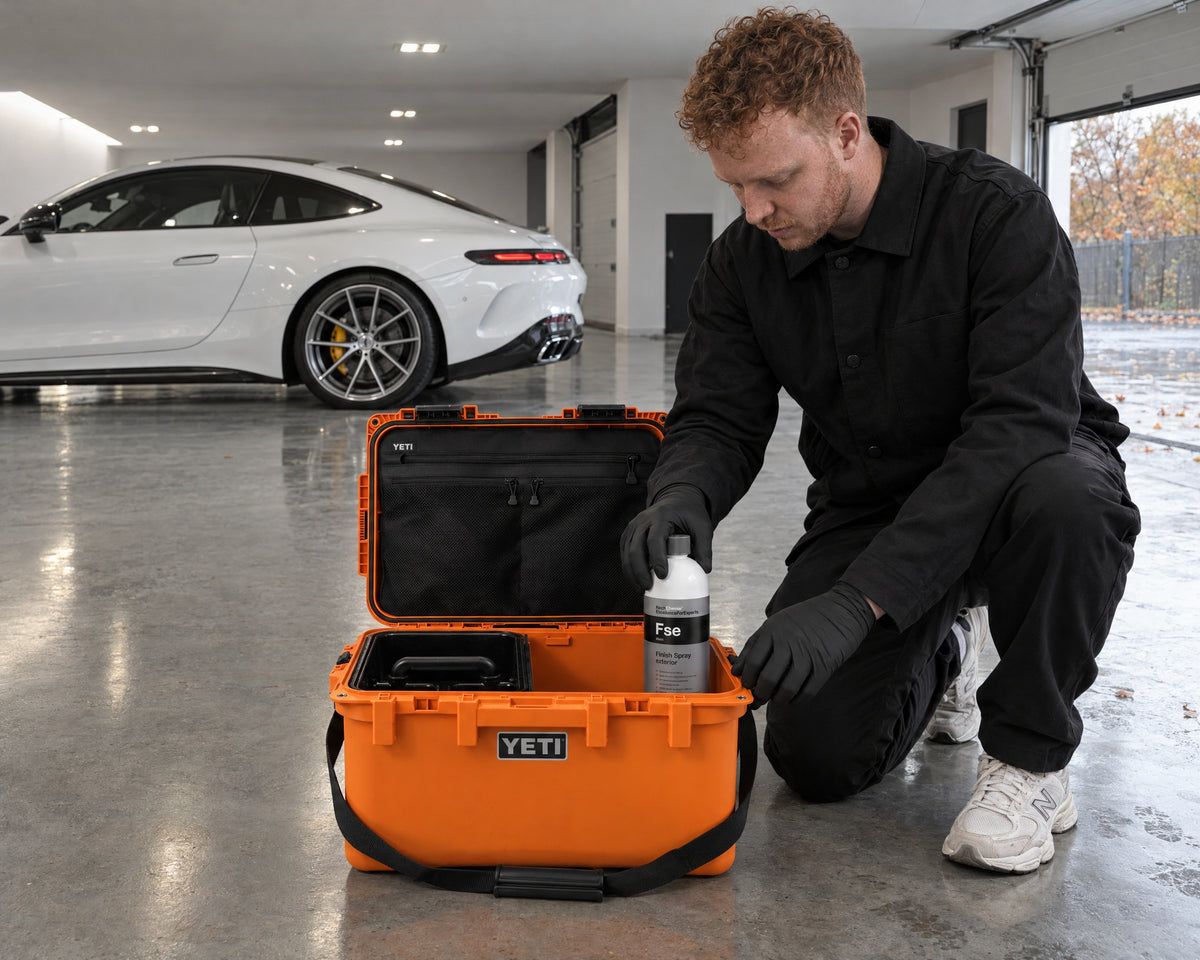 Detailing1 Hero: Storage boxes — storing car care correctly, frost-sensitive bottles go into the box and into the h (Desktop)