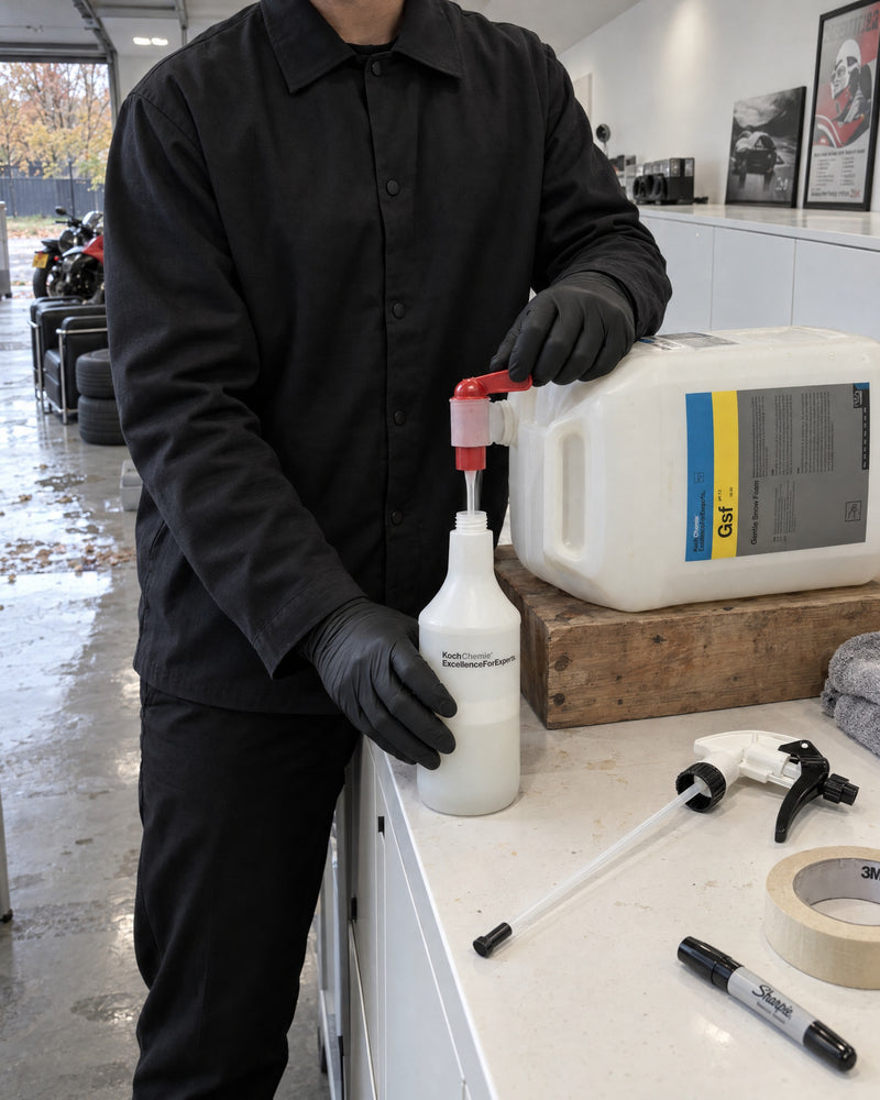 Detailing1 Overgieten — Aftapkraan voor Koch-Chemie jerrycans vult Gsf in de HDPE-cilinderfles 1000ml