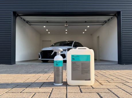 Koch-Chemie Top Star Ts Varianten 1000ml und 10L vor offener Garage mit weissem Audi RS3
